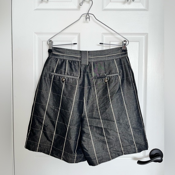 WHO WHAT WEAR HIGH WAISTED SHORTS (SIZE 6) - Picture 2 of 4